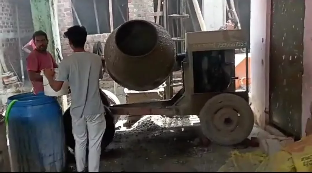 स्कूल टाइमिंग में भवन निर्माण कार्य से परेशान हैं छात्र-छात्राएं, कर्मचारी नेता संतोष सिंह दीक्षित ने इस ओर कराया प्रशासन का ध्यान आकर्षित | New India Times