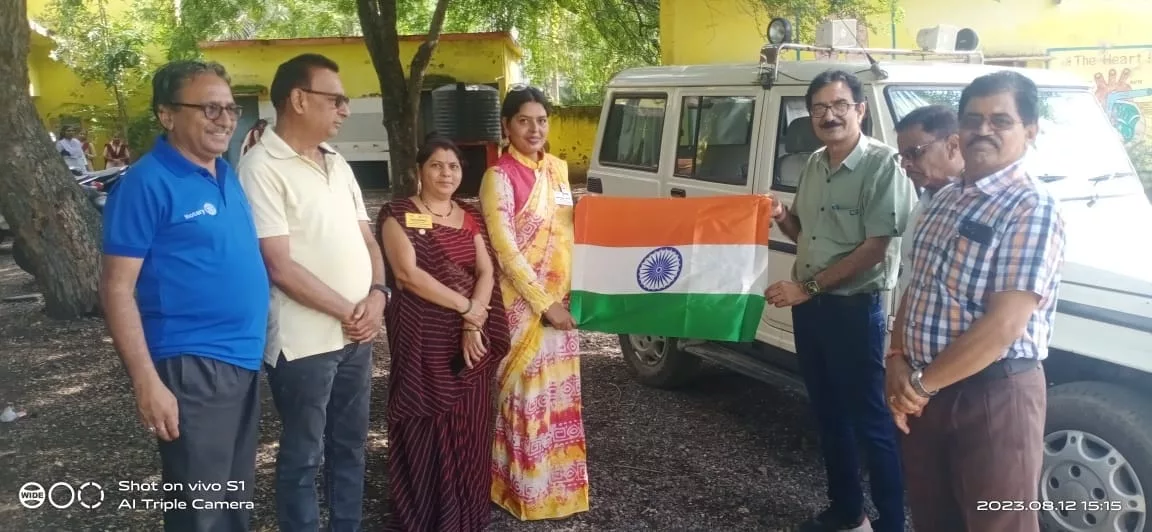 हर-घर तिरंगा लहराएं, रोटरी क्लब अपना मेघनगर ने 200 तिरंगे का किया वितरण | New India Times