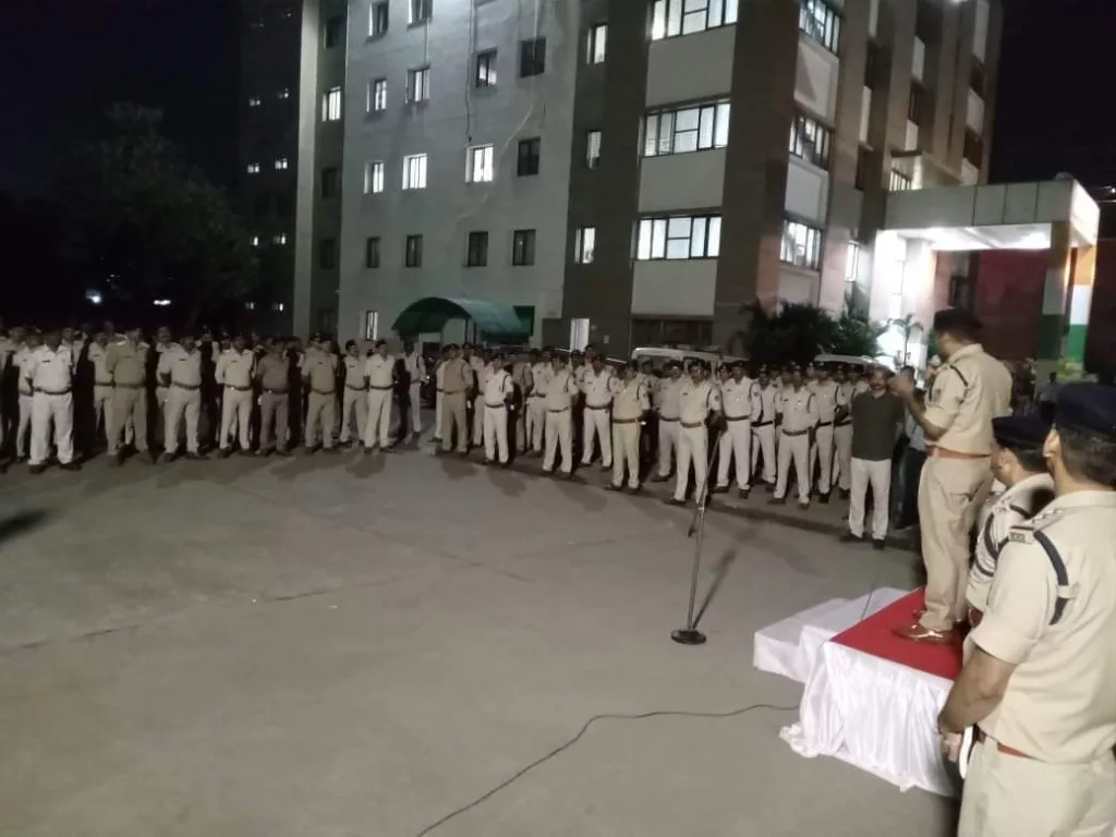 राष्ट्रीय पर्व स्वतंत्रता दिवस एवं आगामी विधानसभा चुनाव के मद्देनजर भोपाल पुलिस द्वारा अपराधों पर नियंत्रण एवं फरार इनामी आरोपी/वारंटी की धरपकड़ हेतु की गई कॉम्बिंग गश्त | New India Times