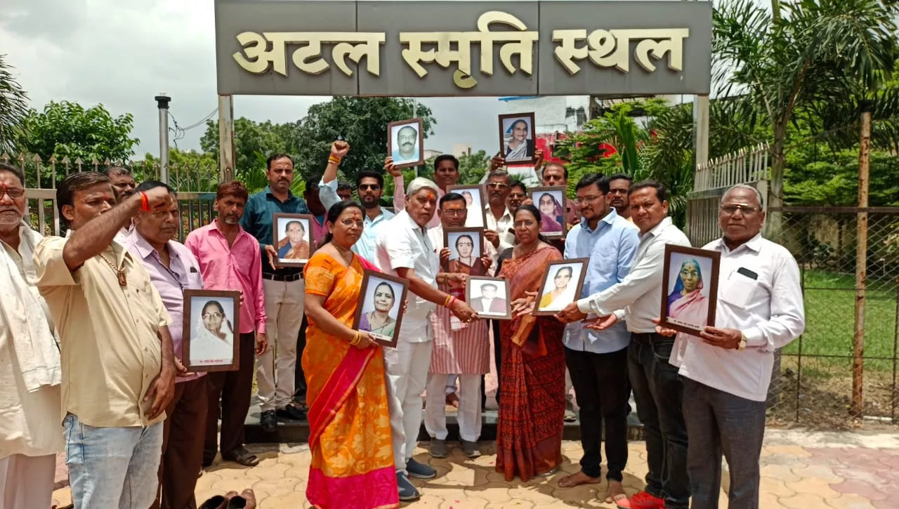 पूर्व निगम अध्यक्ष श्री मनोज तारवाला ने भाजपा कार्यकर्ताओं के साथ अटल स्मृति स्थल पहुंचकर पूर्व पीएम स्वर्गीय अटल बिहारी वाजपेयी जी की समाधि पर श्रद्धा सुमन के पुष्प अर्पित कर दी श्रद्धांजलि | New India Times