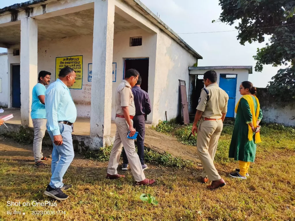कलेक्टर एवं पुलिस अधीक्षक द्वारा मतदान केंद्रों का किया गया निरीक्षण | New India Times