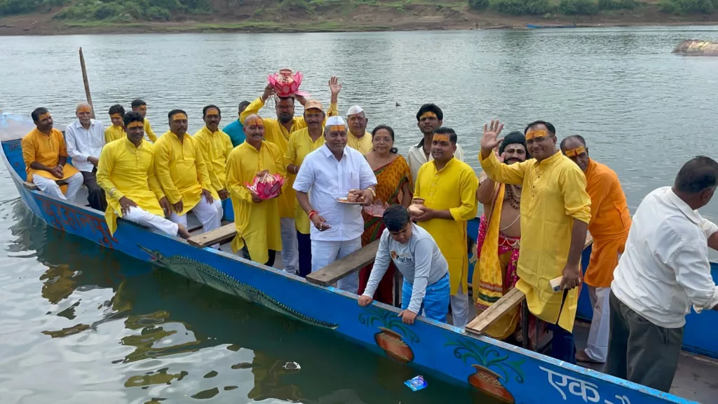 ताप्ती नदी के जल से लालबाग के शिव मंदिर में होगा जलाभिषेक, कावड़ यात्रा में शामिल हुए पूर्व निगम अध्यक्ष मनोज तारवाला 3 ताप्ती नदी के जल से लालबाग के शिव मंदिर में होगा जलाभिषेक, कावड़ यात्रा में शामिल हुए पूर्व निगम अध्यक्ष मनोज तारवाला | New India Times