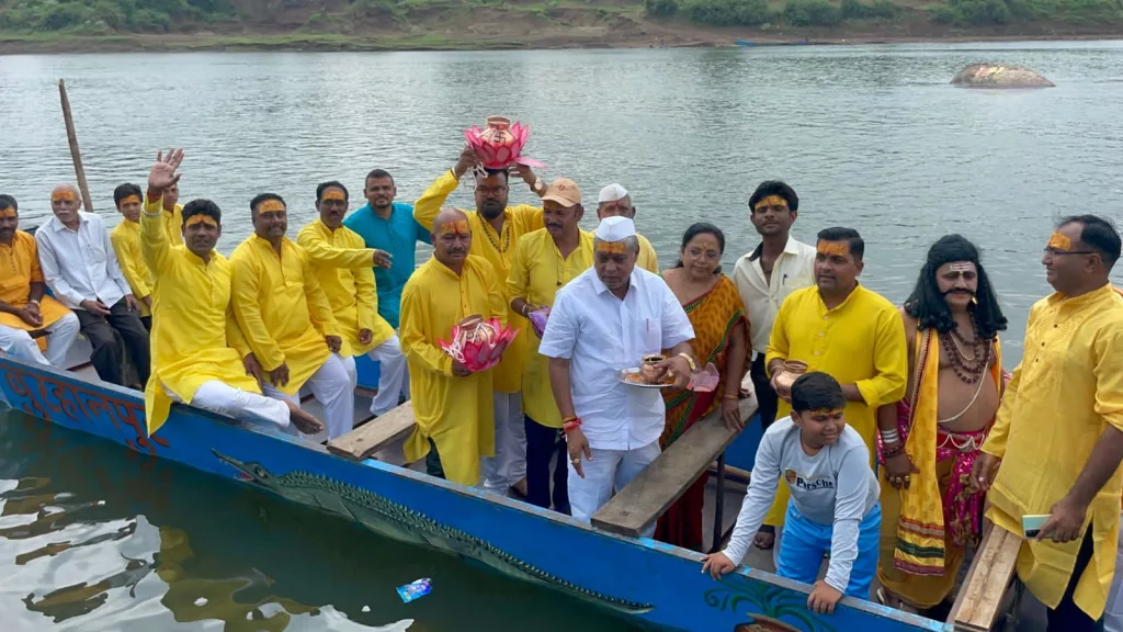 ताप्ती नदी के जल से लालबाग के शिव मंदिर में होगा जलाभिषेक, कावड़ यात्रा में शामिल हुए पूर्व निगम अध्यक्ष मनोज तारवाला 2 ताप्ती नदी के जल से लालबाग के शिव मंदिर में होगा जलाभिषेक, कावड़ यात्रा में शामिल हुए पूर्व निगम अध्यक्ष मनोज तारवाला | New India Times