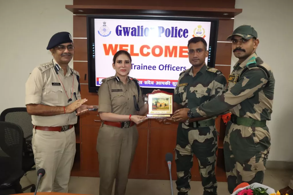 आप एक अच्छे ऑफिसर्स तभी बनेंगे जब आप बिना किसी भेद-भाव के सबको एक समान रूप से देखेंगे: डीआईजी ग्वालियर 3 आप एक अच्छे ऑफिसर्स तभी बनेंगे जब आप बिना किसी भेद-भाव के सबको एक समान रूप से देखेंगे: डीआईजी ग्वालियर | New India Times