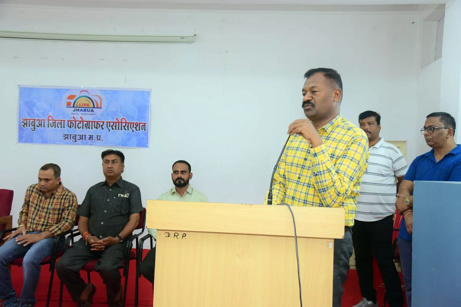 फोटोग्राफी दिवस पर पुलिस विभाग के आला अधिकारियों एवं सहायता मित्रों का किया गया सम्मान | New India Times