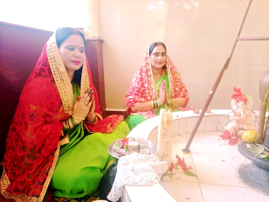 महिलाओं ने तीज पर की शिव- पार्वती की पूजा, नाचकूद कर उठाया आनंद 2 महिलाओं ने तीज पर की शिव- पार्वती की पूजा, नाचकूद कर उठाया आनंद | New India Times