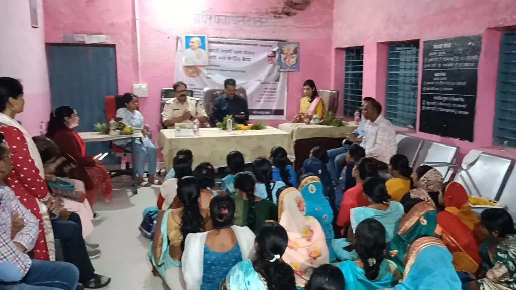 ज़िला कलेक्टर और पुलिस अधीक्षक ने किया जनता से संवाद, जानी जनता की समस्या, निराकरण के दिए निर्देश 2 ज़िला कलेक्टर और पुलिस अधीक्षक ने किया जनता से संवाद, जानी जनता की समस्या, निराकरण के दिए निर्देश | New India Times