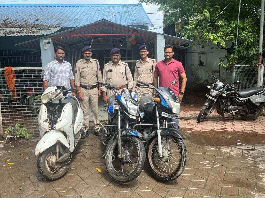 थाना गौतम नगर की पुलिस ने <br>दो पहिया वाहन चोर को किया गिरफ़्तार | New India Times