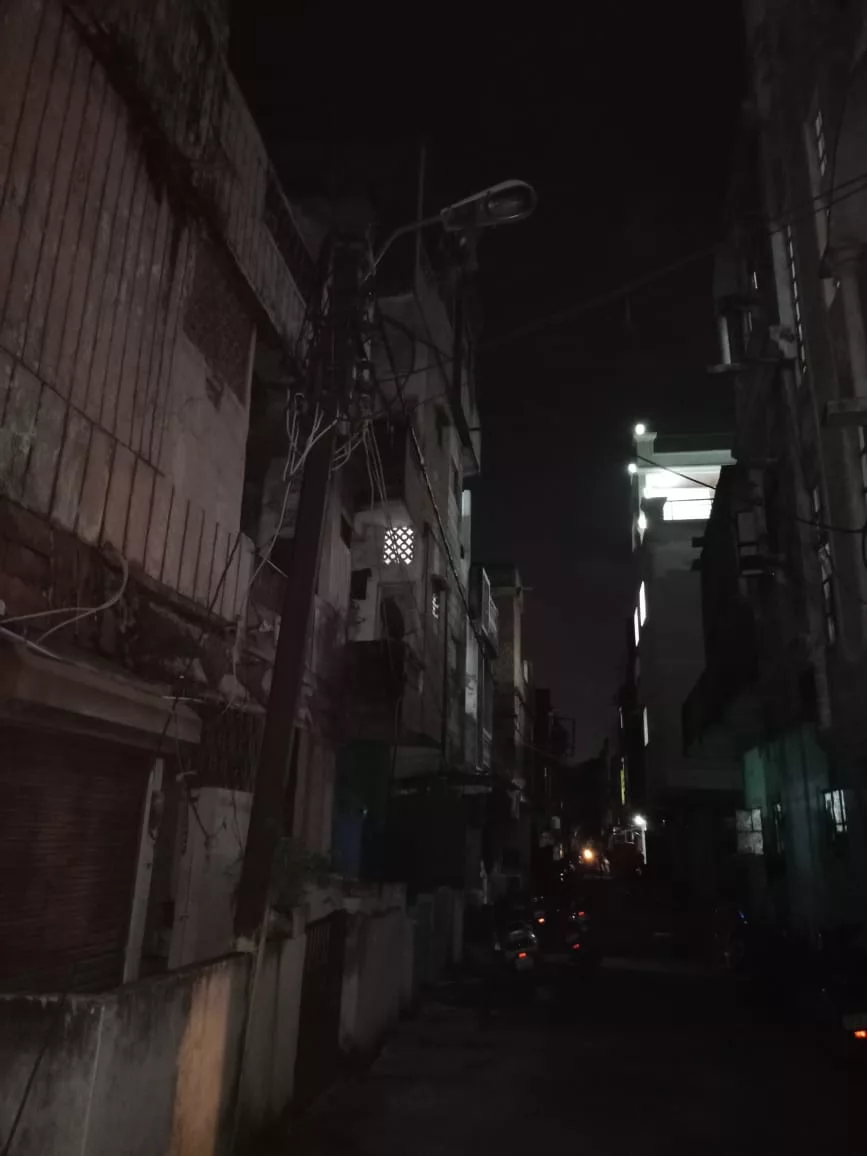 स्ट्रीट लाइट बंद होने से ऐशबाग हाउसिंग बोर्ड की कॉलोनी में <br>रात को पसरा रहता है अंधेरा ज़िम्मेदार अधिकारी या जनप्रतिनिधि नहीं दे रहे हैं इस ओर ध्यान | New India Times