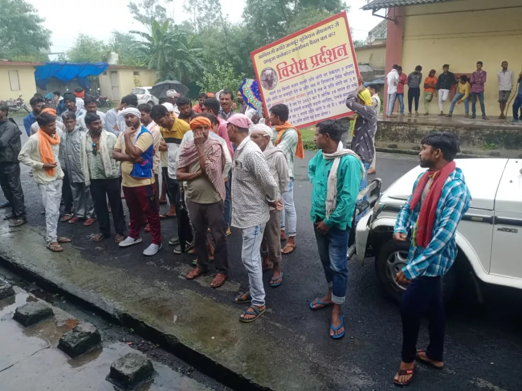 मज़दूरों का पैदल मार्च शुरू, विरोध प्रर्दशन करते हुए झाबुआ के लिए हुए रवाना 2 मज़दूरों का पैदल मार्च शुरू, विरोध प्रर्दशन करते हुए झाबुआ के लिए हुए रवाना | New India Times