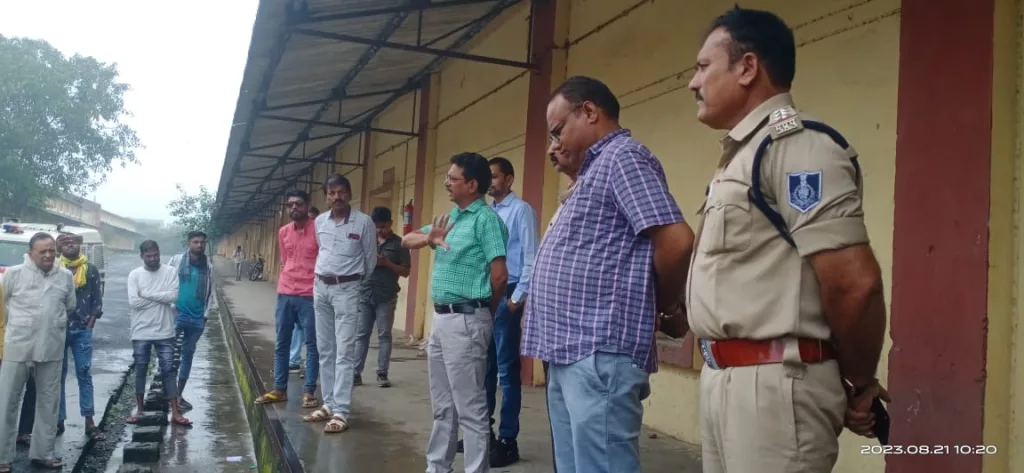 मज़दूरों का पैदल मार्च शुरू, विरोध प्रर्दशन करते हुए झाबुआ के लिए हुए रवाना 3 मज़दूरों का पैदल मार्च शुरू, विरोध प्रर्दशन करते हुए झाबुआ के लिए हुए रवाना | New India Times