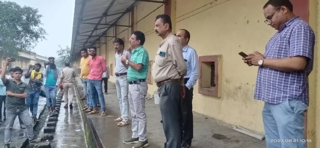 मज़दूरों का पैदल मार्च शुरू, विरोध प्रर्दशन करते हुए झाबुआ के लिए हुए रवाना 4 मज़दूरों का पैदल मार्च शुरू, विरोध प्रर्दशन करते हुए झाबुआ के लिए हुए रवाना | New India Times