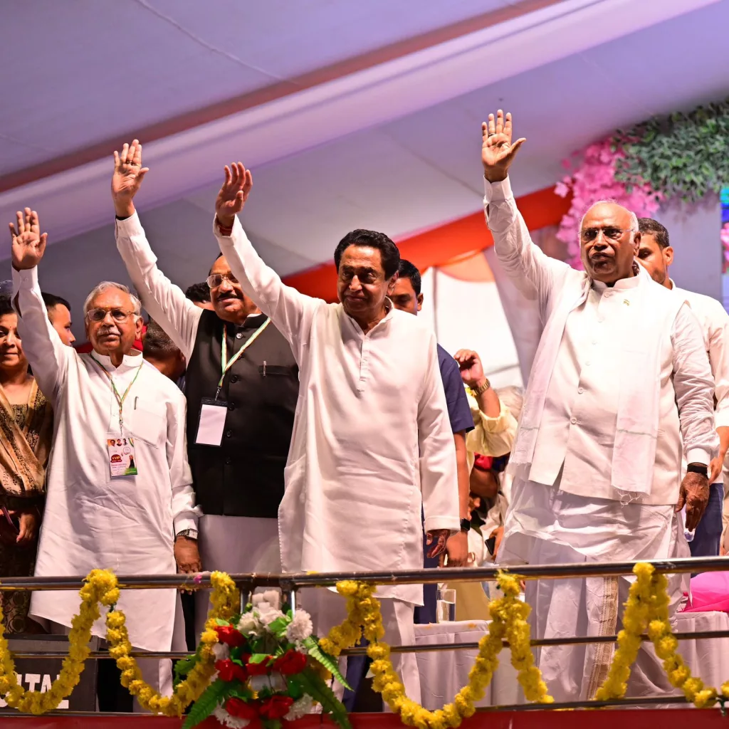 कर्नाटक की जनता ने 40 पर्सेंट कमीशन की सरकार गिराई, मध्य प्रदेश की जनता 50 पर्सेंट कमीशन की सरकार को हटाएगी: मल्लिकार्जुन खड़गे। शिवराज सरकार प्रचार, अत्याचार और भ्रष्टाचार की सरकार है: कमलनाथ | New India Times