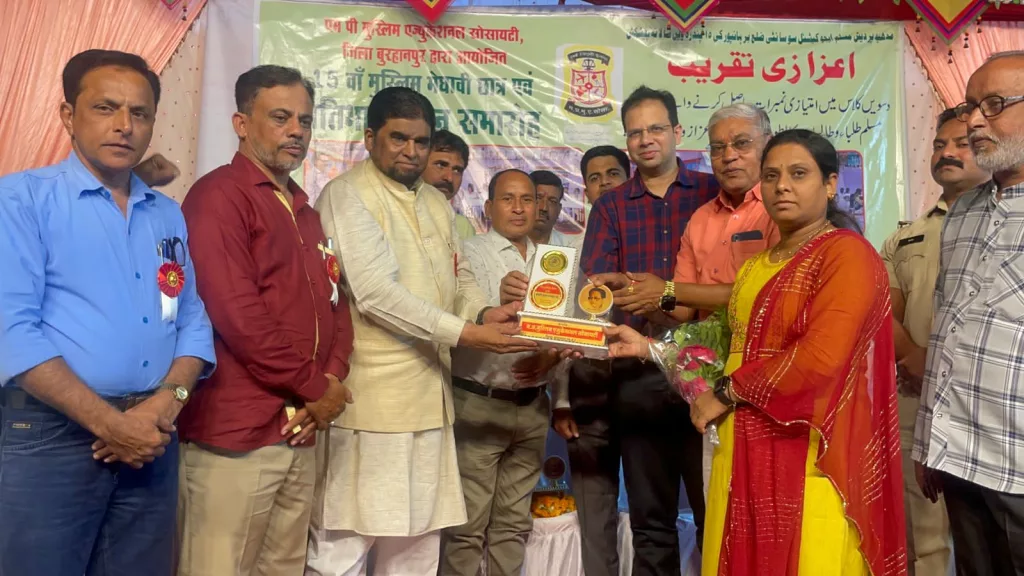 अपने बच्चे बच्चियों को ख़ूब पढ़ाएं, आगे बढ़ाएं, किसी को पढ़ाई में कोई दिक्कत परेशानी हो तो मुझसे संपर्क करें, मैं आपकी हर संभव मदद करूंगा: पूर्व निगम अध्यक्ष श्री मनोज तारवाला | New India Times