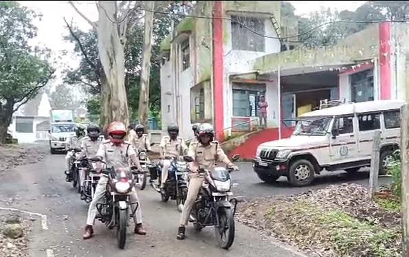 पुलिस प्रशासन ने निकाली हेलमेट पहनकर जागरूकता रैली, नियम का उल्लंघन करने पर होगी कार्यवाहीं | New India Times