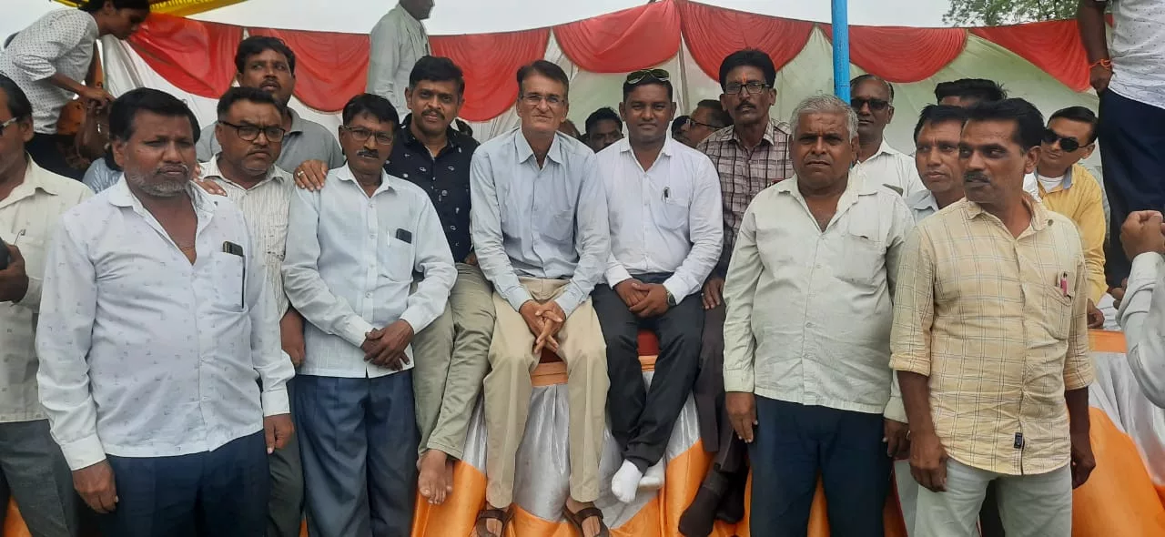 मप्र सहकारिता कर्मचारी महासंघ के समर्थन में धरने पर पहुंचे भीम आर्मी के राष्ट्रीय उपाध्यक्ष दत्तू मेढ़े | New India Times