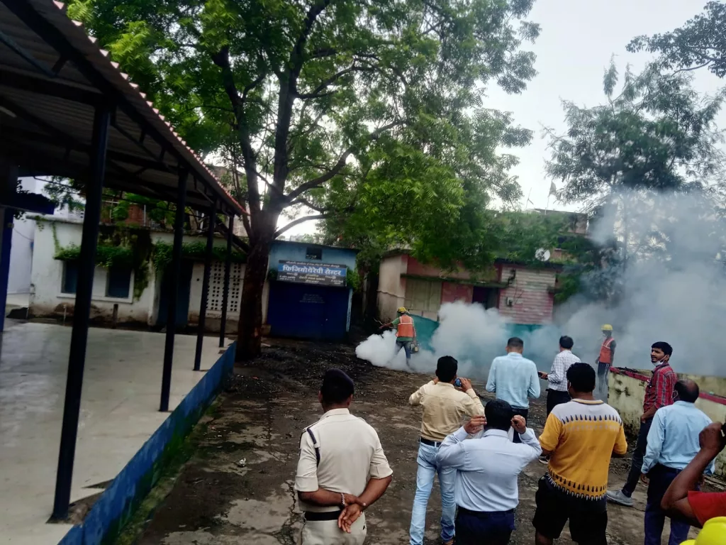 सामुदायिक स्वास्थ्य केंद्र ही नहीं है स्वस्थ, प्रवेश द्वारा पर ही दिख रहा है गंदगी का साम्राज्य | New India Times