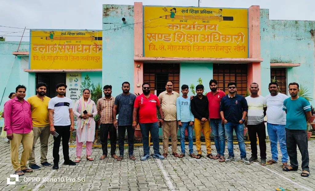 पत्रकार पर दर्ज एफआईआर को लेकर ज़िले के पत्रकारों में आक्रोश, बीएसए कार्यालय का किया घेराव, जिलाधिकारी खीरी एवं पुलिस अधीक्षक खीरी से मिलकर मामले की निष्पक्ष जांच करवाने की मांग | New India Times