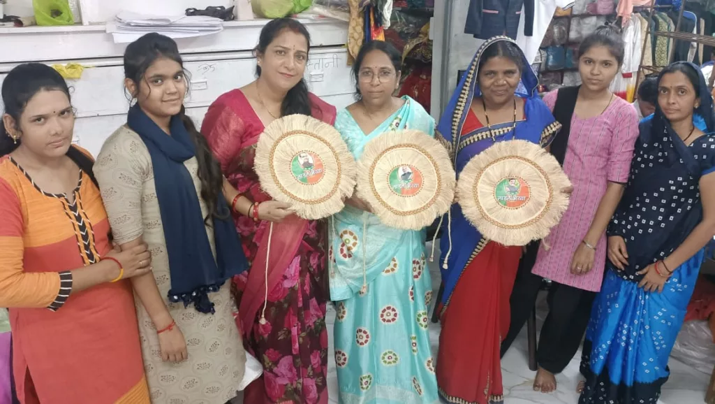 बुरहानपुर भाजपा महिला मोर्चा पीएम-सीएम को भेंट करेगा केले के रेशे से तैयार राखियां 2 बुरहानपुर भाजपा महिला मोर्चा पीएम-सीएम को भेंट करेगा केले के रेशे से तैयार राखियां | New India Times