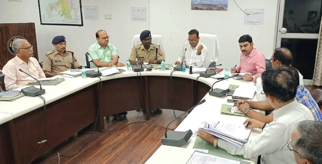 जनपद में 5 कुख्यात अपराधियों को हुआ आजीवन कारावास, अच्छा प्रदर्शन करने वाले शासकीय अधिवक्ताओं की प्रशंसा करते हुए जिलाधिकारी ने किया उत्साहवर्धन | New India Times