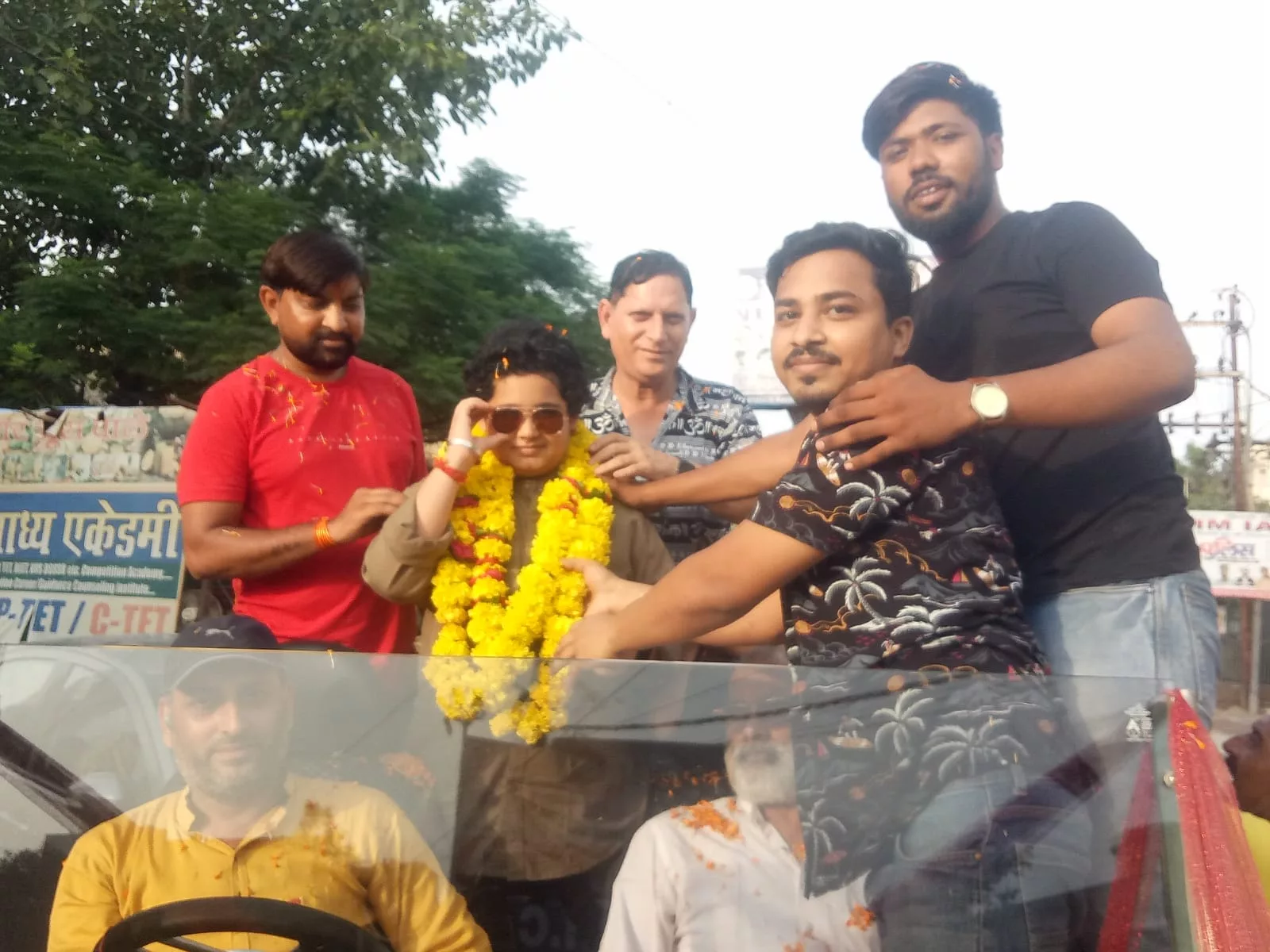 मथुरा में रोड़ शो में जगह-जगह हुआ बाल सिने कलाकार आकर्ष दत्त चतुर्वेदी का सम्मान   | New India Times