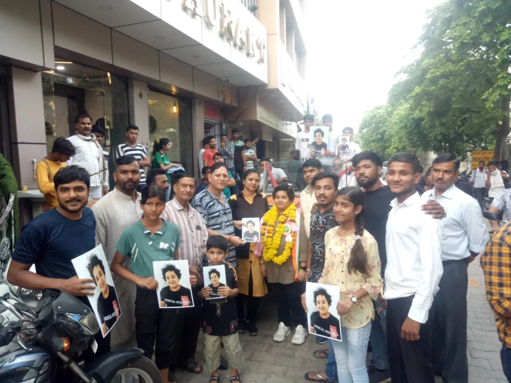 मथुरा में रोड़ शो में जगह-जगह हुआ बाल सिने कलाकार आकर्ष दत्त चतुर्वेदी का सम्मान 4 मथुरा में रोड़ शो में जगह-जगह हुआ बाल सिने कलाकार आकर्ष दत्त चतुर्वेदी का सम्मान | New India Times