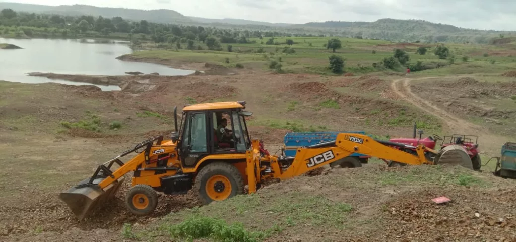 बुरहानपुर के ग्राम इच्छापुर में कई महीनों से मुरूम का चल रहा है अवैध उत्खनन, खनिज विभाग को लग रहा है लाखों का चुना | New India Times