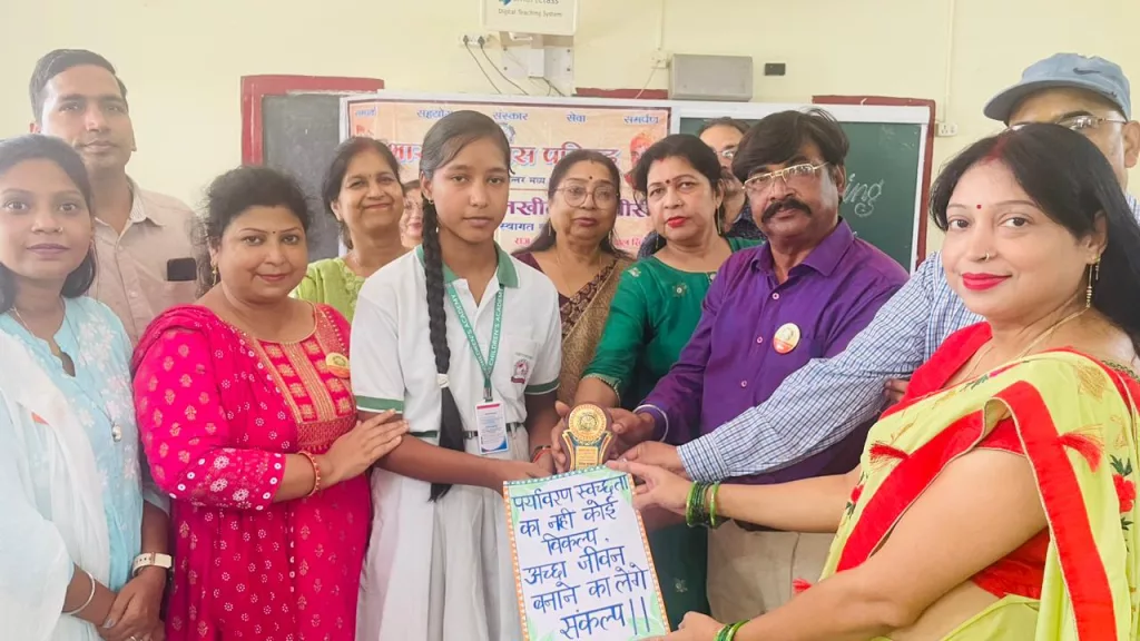 संस्कृति सप्ताह के अन्तर्गत राखी बनाओ प्रतियोगिता व स्लोगन प्रतियोगिता आयोजित,<br>चिल्ड्रेन्स एकेडमी विद्यालय व मीरपुर शाखा में राखी बनाओ प्रतियोगिता आयोजित | New India Times