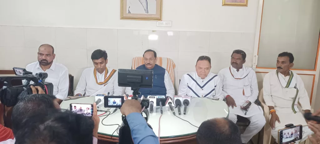 घोषणा वीर मुख्यमंत्री जनता को भ्रमित करने आए थे जनता अब बहकावे में नहीं आएगी: कांतिलाल भूरिया, <br>शासकीय तंत्र का पूरा उपयोग कर भाजपा का प्रचार करने आए थे मुख्यमंत्री: डॉ विक्रांत भूरिया 2 घोषणा वीर मुख्यमंत्री जनता को भ्रमित करने आए थे जनता अब बहकावे में नहीं आएगी: कांतिलाल भूरिया, <br>शासकीय तंत्र का पूरा उपयोग कर भाजपा का प्रचार करने आए थे मुख्यमंत्री: डॉ विक्रांत भूरिया | New India Times