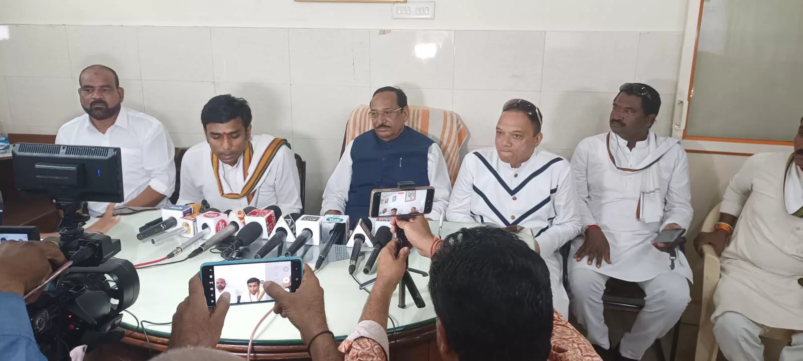 घोषणा वीर मुख्यमंत्री जनता को भ्रमित करने आए थे जनता अब बहकावे में नहीं आएगी: कांतिलाल भूरिया, <br>शासकीय तंत्र का पूरा उपयोग कर भाजपा का प्रचार करने आए थे मुख्यमंत्री: डॉ विक्रांत भूरिया | New India Times