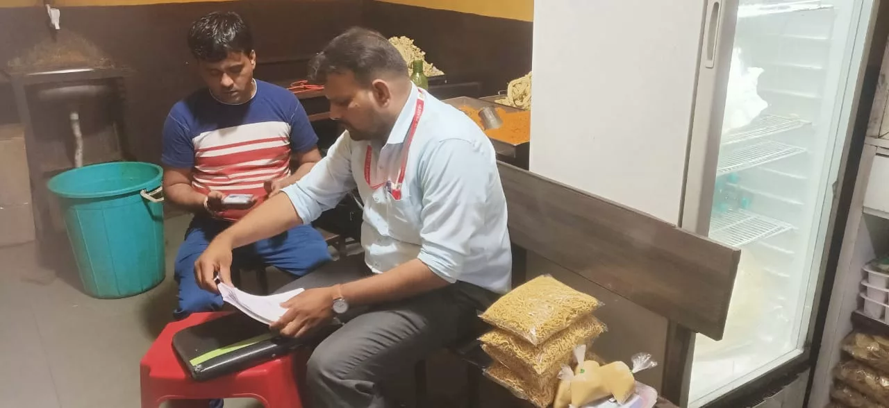 खाद्य विभाग की कार्यवाही में 395 किलो मिठाई की गई जब्त | New India Times