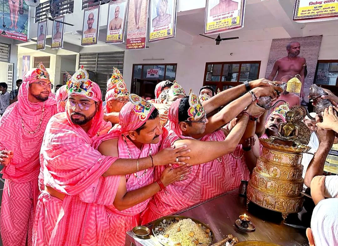 स्यादवाद युवा क्लब ने बड़ौत में किया श्री जी का अभिषेक | New India Times