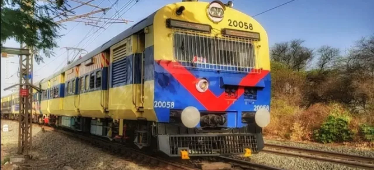 खबर का असर, रतलाम - दाहोद - उज्जैन मेमू गाड़ी में फिर से होंगे 12 डिब्बे, एक साल से 8 डिब्बे वाली मेमू से परेशान थे यात्री | New India Times