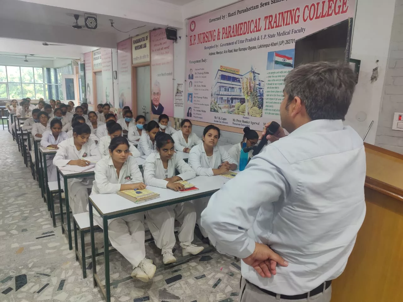 शहर के दो निजी नर्सिंग कॉलेजों में जिला मानसिक स्वास्थ्य टीम ने शिविर लगाकर छात्र छात्राओं को किया जागरूक | New India Times