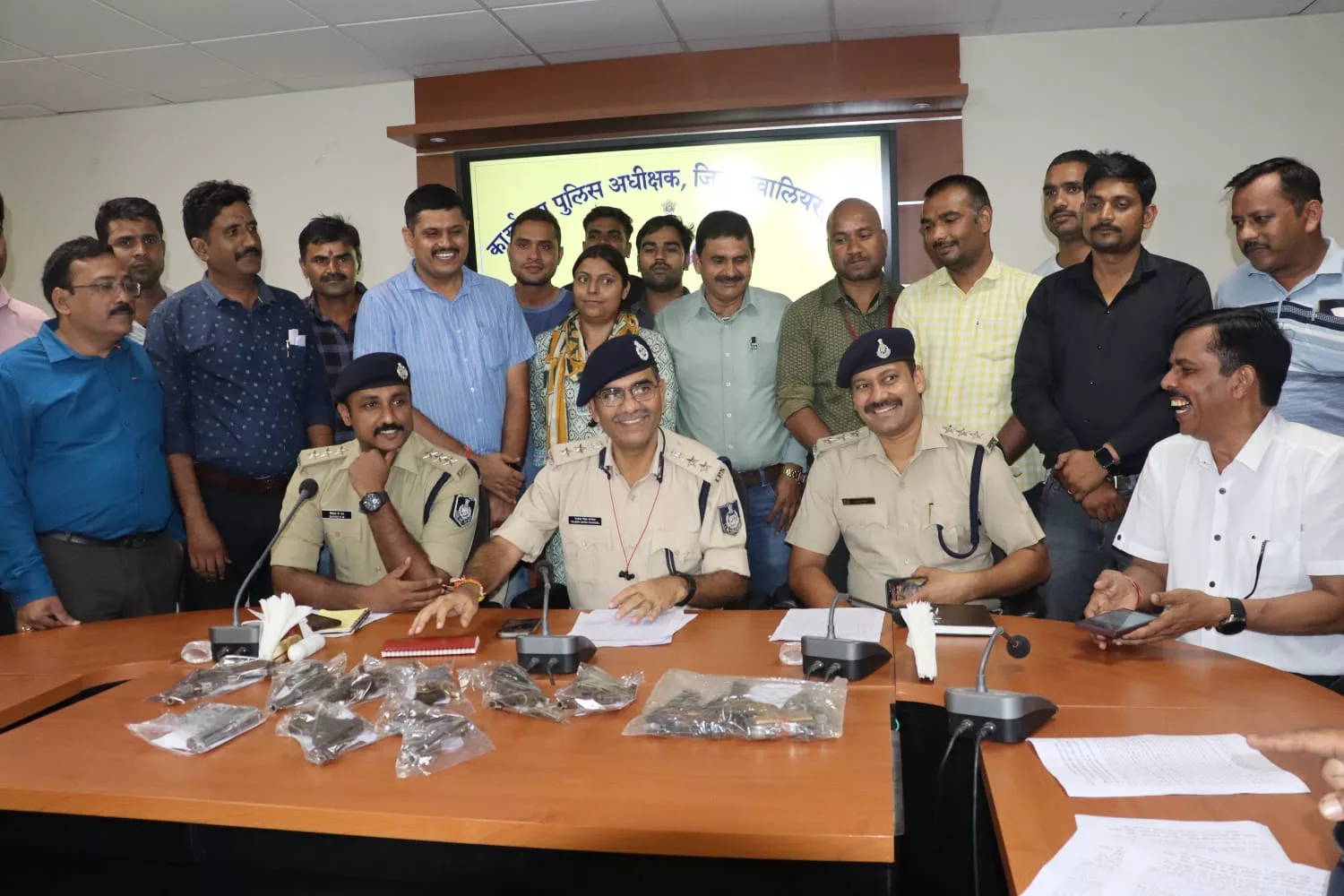 छात्रा को मारने के लिए हथियार मुहैया कराने वाले पांच हज़ार के इनामी आरोपी को पुलिस ने किया गिरफ़्तार | New India Times