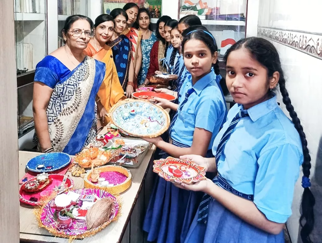 रक्षाबंधन के पावन त्यौहार पर विक्टर कान्वेंट स्कूल में राखी मेकिंग और थाली सजाओ प्रतियोगिता का किया गया आयोजन | New India Times