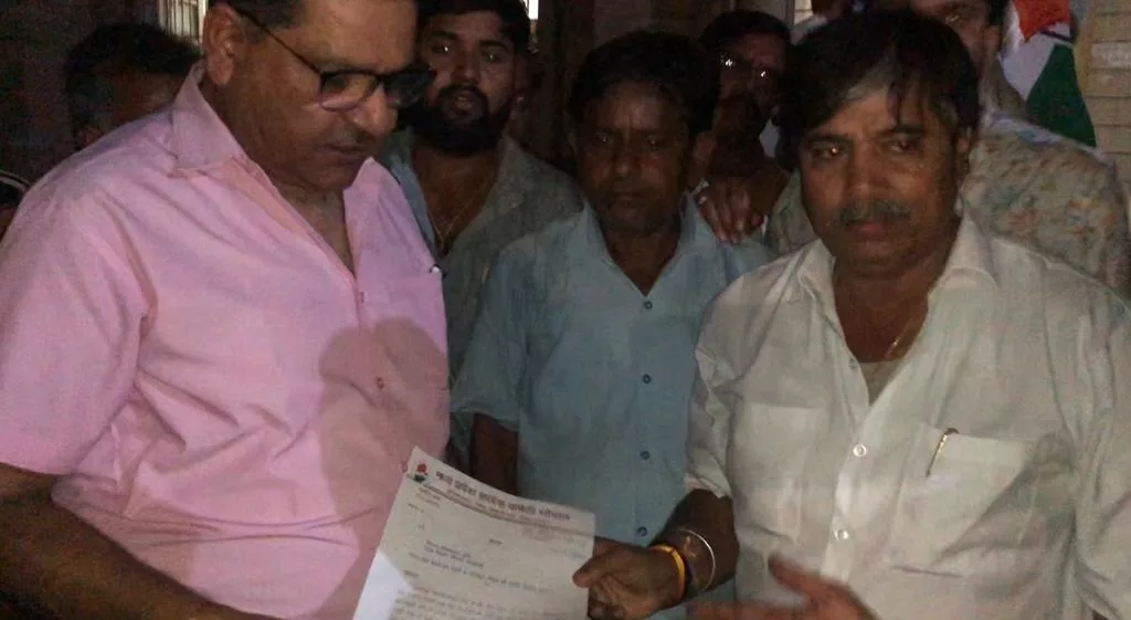 चार शहर नाके से लेकर मलगदा चौराहे तक शीघ्र सड़क निर्माण कार्य की मांग को लेकर कांग्रेसियों ने पीडब्ल्यूडी कार्यालय पर धरना देकर सौंपा ज्ञापन 2 चार शहर नाके से लेकर मलगदा चौराहे तक शीघ्र सड़क निर्माण कार्य की मांग को लेकर कांग्रेसियों ने पीडब्ल्यूडी कार्यालय पर धरना देकर सौंपा ज्ञापन | New India Times