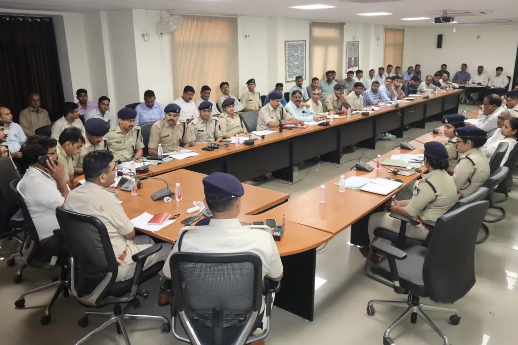 आगामी विधानसभा चुनाव को लेकर पुलिस व प्रशासन की संयुक्त बैठक संपन्न, पुलिस व प्रशासनिक अधिकारी आपसी समन्वय स्थापित कर शांतिपूर्ण व निष्पक्ष चुनाव संपन्न कराने के लिए कानून व्यवस्था को दे मूर्त रूप: कलेक्टर ग्वालियर | New India Times