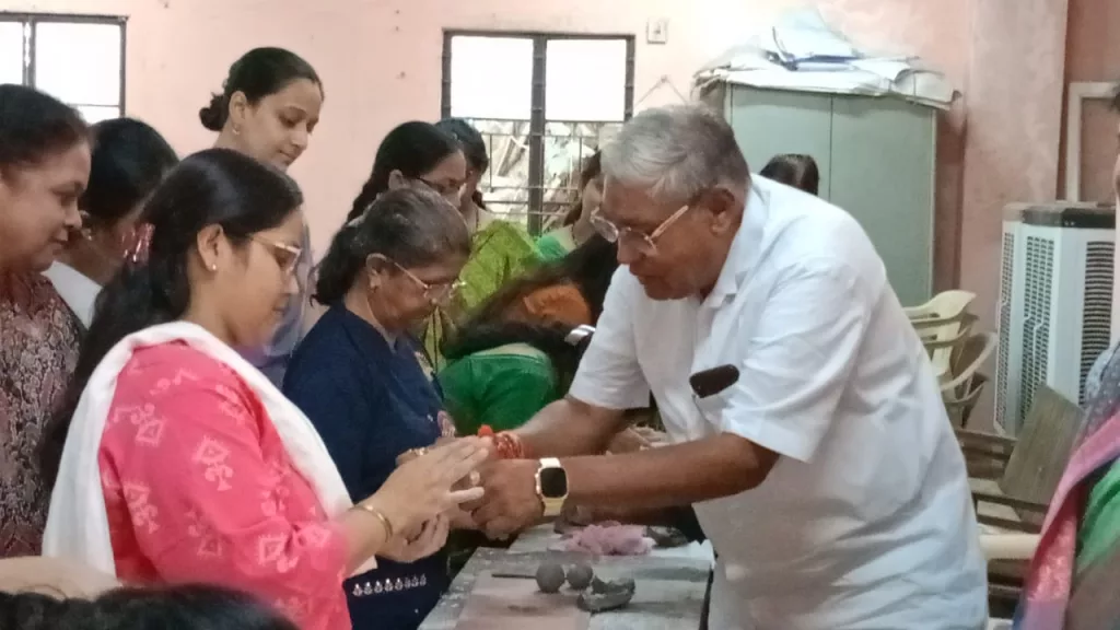 श्री बृहद गुजराती समाज बुरहानपुर के अध्यक्ष मनोज तारवाला का संदेश: हर घर में हो मिट्टी के गणेश 3 श्री बृहद गुजराती समाज बुरहानपुर के अध्यक्ष मनोज तारवाला का संदेश: हर घर में हो मिट्टी के गणेश | New India Times