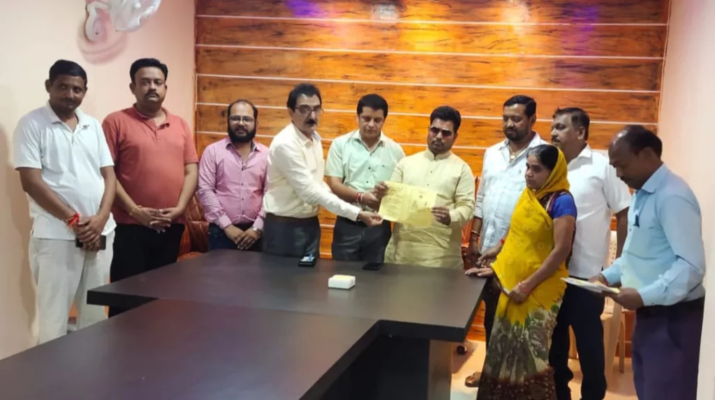 मेघनगर नगर परिषद ने 07 पात्र हितग्राहियों को अस्थाई पट्टे किया वितरण | New India Times