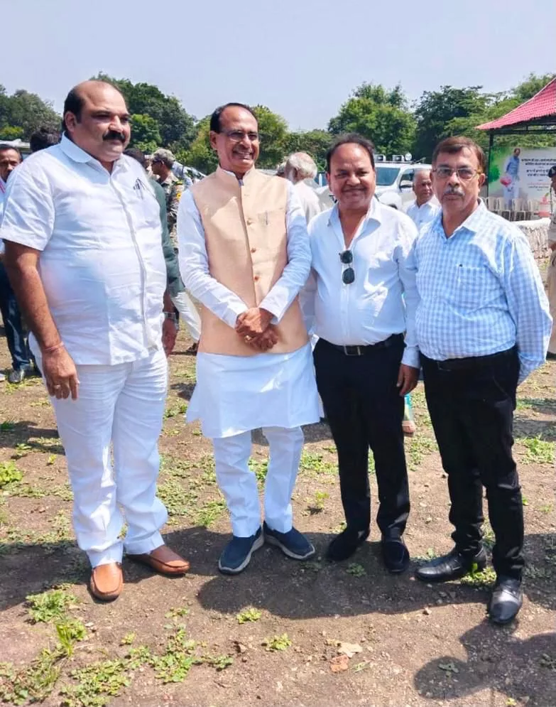 मुख्यमंत्री से हुई सौजन्य भेंट, शहर हित में रखी कई माँगें | New India Times