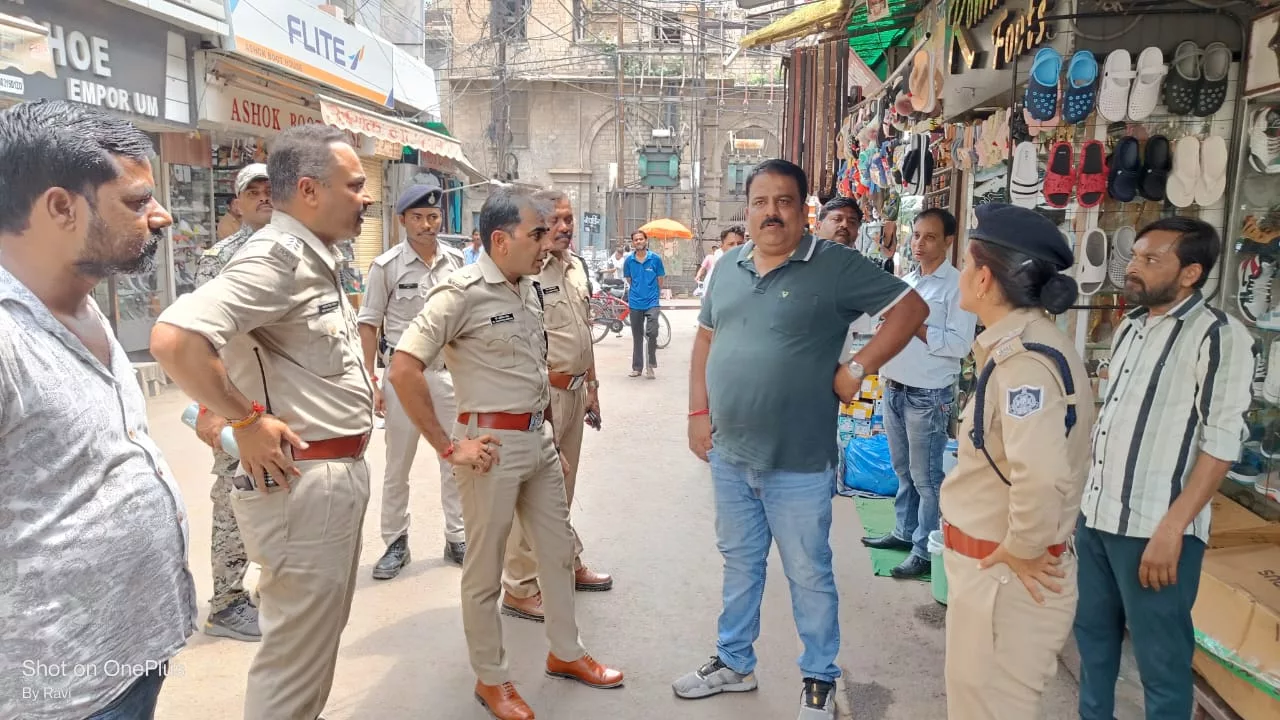 यातायात के सुचारू संचालन के लिए यातायात पुलिस ग्वालियर की पहल, सराफा बाजार लश्कर से टोपी बाजार होते हुए दौलतगंज से बाड़ा की ओर दो पहिया वाहन निकलना शुरू | New India Times