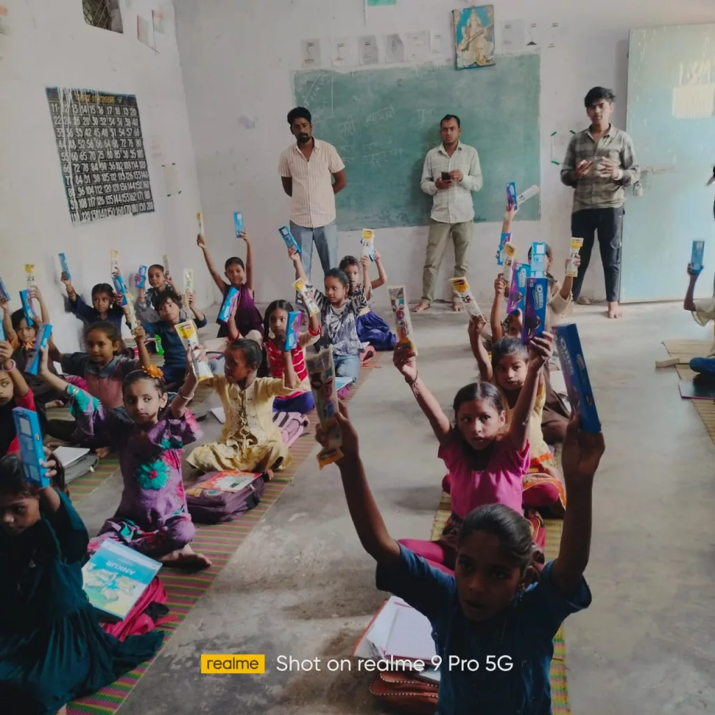 मेघनगर रोटरी क्लब अपना कर रहा था स्कुली बच्चों को प्रतिदिन चॉकलेट बिस्किट एवं शिक्षा सामग्री वितरण, हुआ समापन | New India Times