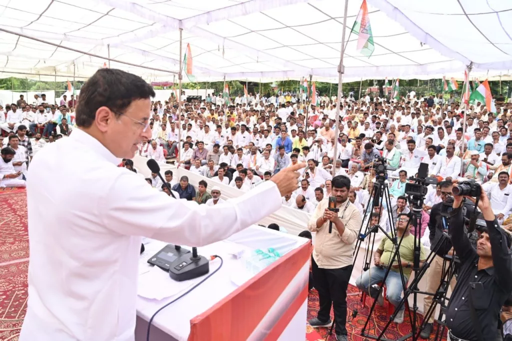 भाजपा वोटर लिस्ट की राजनीति करेगी इससे आपको सावधान रहना है: कमलनाथ. ब्लाक कांग्रेस अध्यक्षों के सम्मेलन को पूर्व मुख्यमंत्री कमलनाथ, सुरजेवाला सहित वरिष्ठ नेताओं ने किया संबोधित 2 भाजपा वोटर लिस्ट की राजनीति करेगी इससे आपको सावधान रहना है: कमलनाथ. ब्लाक कांग्रेस अध्यक्षों के सम्मेलन को पूर्व मुख्यमंत्री कमलनाथ, सुरजेवाला सहित वरिष्ठ नेताओं ने किया संबोधित | New India Times