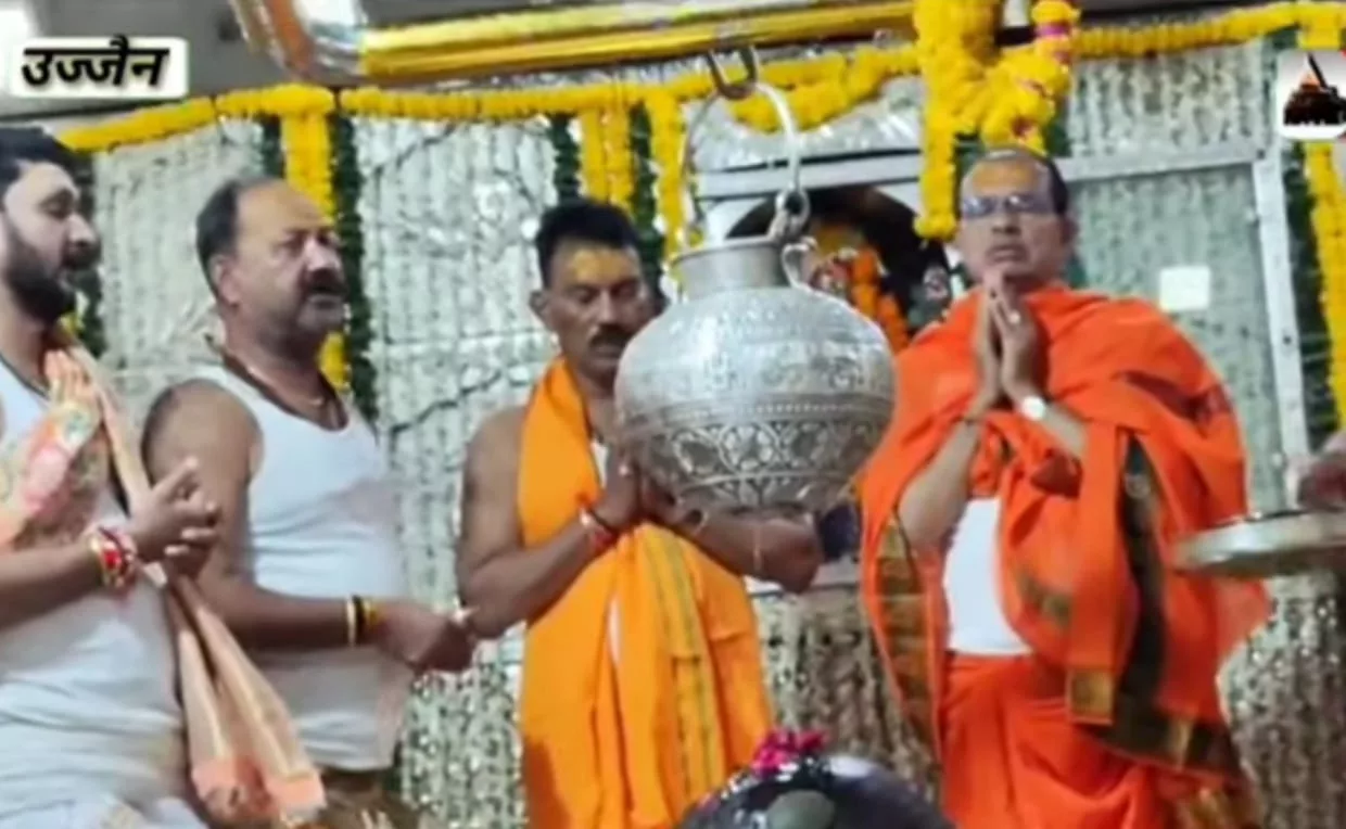 मुख्यमंत्री शिवराज सिंह चौहान ने उज्जैन महाकाल पहुंचे कर की अच्छी बारिश की प्रार्थना | New India Times