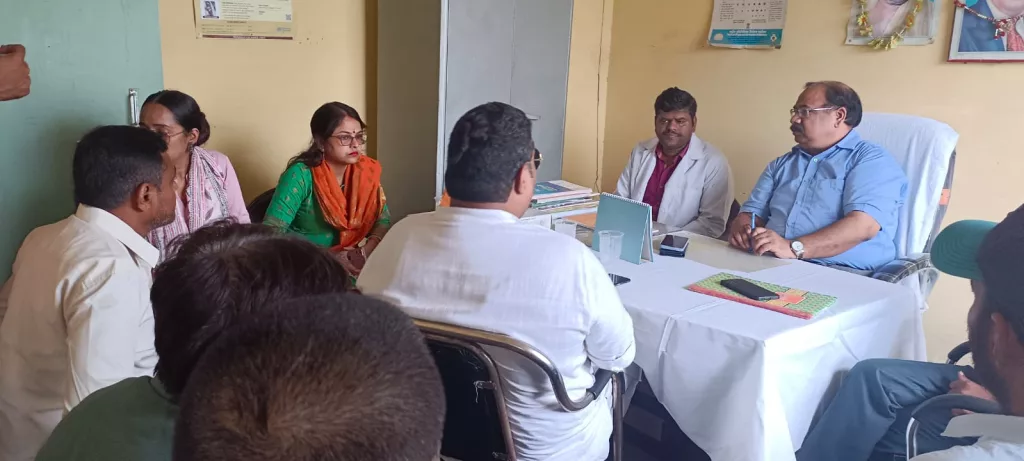 नगर पालिका अध्यक्ष के साथ सीएमओ ने किया संक्रमित वार्डों का पैदल भ्रमण,<br>स्वास्थ्य टीमों द्वारा कराई गई जांच, नहीं मिले डेंगू और मलेरिया के मरीज़ 2 नगर पालिका अध्यक्ष के साथ सीएमओ ने किया संक्रमित वार्डों का पैदल भ्रमण,<br>स्वास्थ्य टीमों द्वारा कराई गई जांच, नहीं मिले डेंगू और मलेरिया के मरीज़ | New India Times