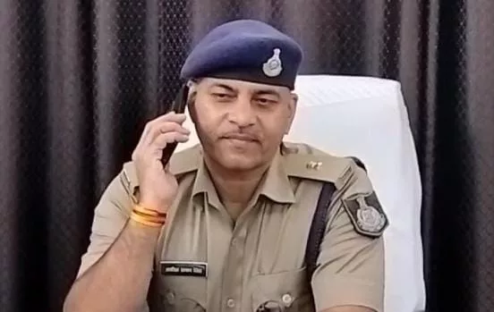 जादू टोने के शक में युवक की हुई पिटाई, जूते की माला पहनाकर गांव में घुमाया गया | New India Times