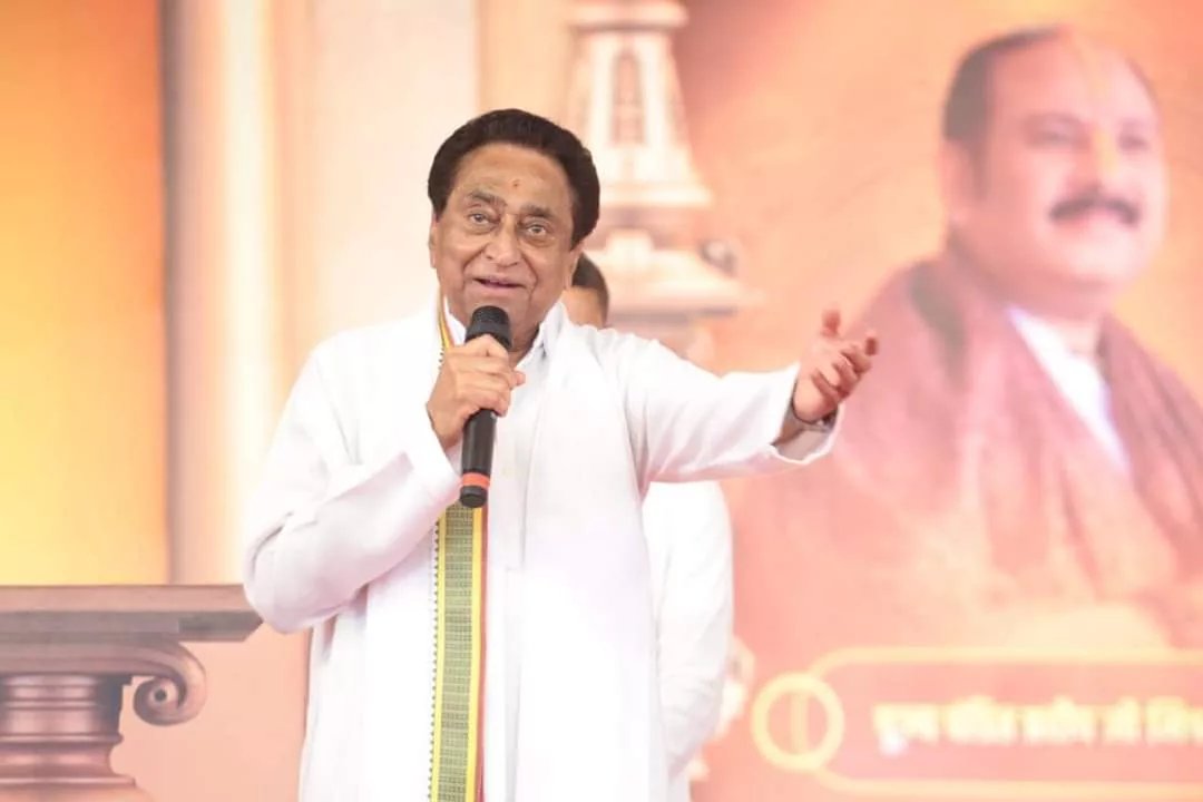 छिंदवाड़ा सिमरिया स्थित सिद्धेश्वर हनुमान मंदिर में पूर्व मुख्यमंत्री कमलनाथ ने पूजा अर्चना कर प्रदेश वासियों के सुख शांति के लिए की प्रार्थना साथ ही बड़ी संख्या में मौजूद भक्त जनों को किया संबोधित | New India Times