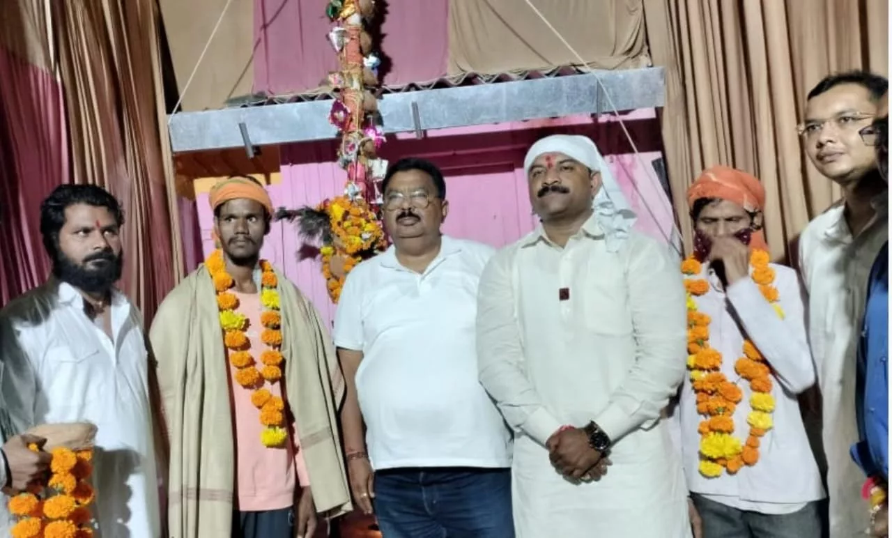 विधायक एवं ज़िला कांग्रेस कमेटी के कार्यकारी अध्यक्ष ने श्री गोगा जी महाराज एवं श्री गुरु गोरखनाथ जी का लिया आशीर्वाद | New India Times