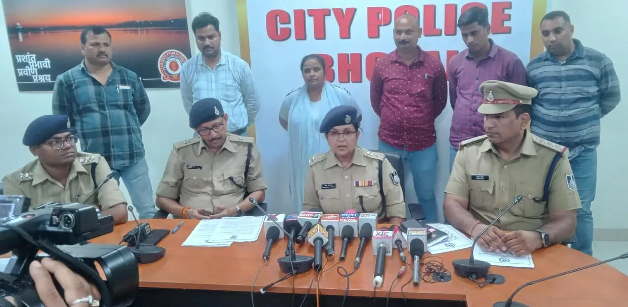 पत्नी ने अपने बेटे व पोते के साथ मिलकर अपने पति को उतारा मौत के घाट, नाबालिग़ समेत चार आरोपियों को पुलिस ने गिरफ़्तार | New India Times